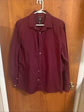 H&M Men's Burgundy Long-Sleeve Dress Shirt